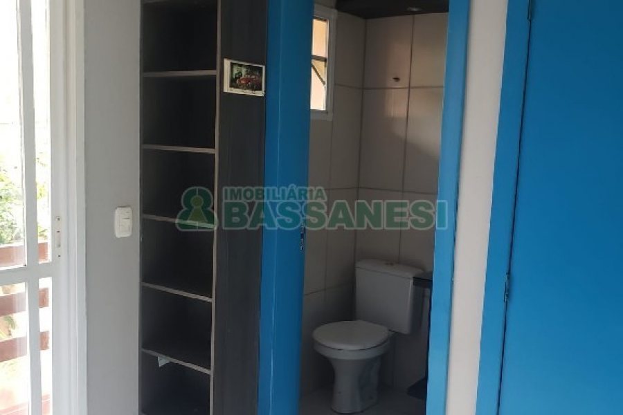 Sobrado com 180m², 2 dormitórios, 1 vaga, no bairro Charqueadas em Caxias do Sul para Comprar
