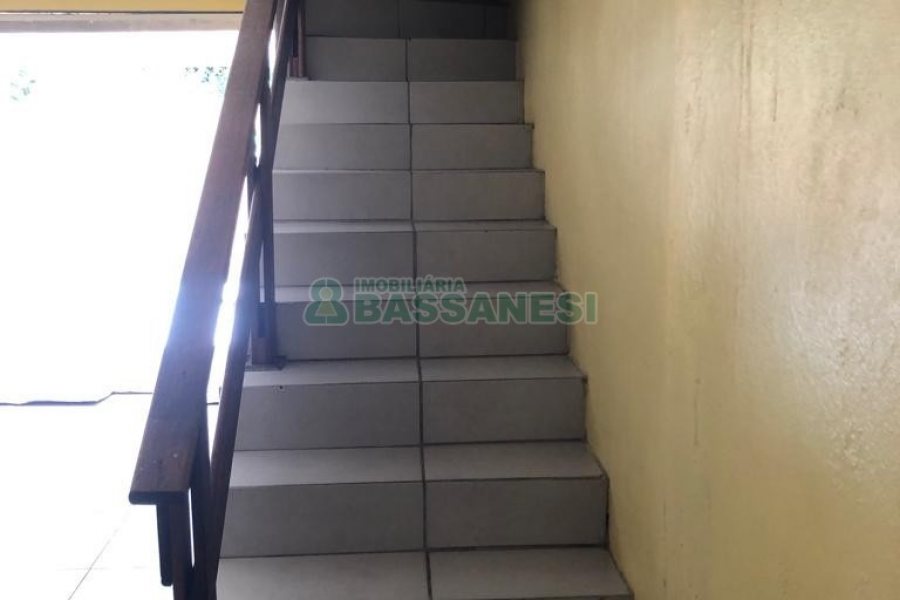 Sobrado com 180m², 2 dormitórios, 1 vaga, no bairro Charqueadas em Caxias do Sul para Comprar