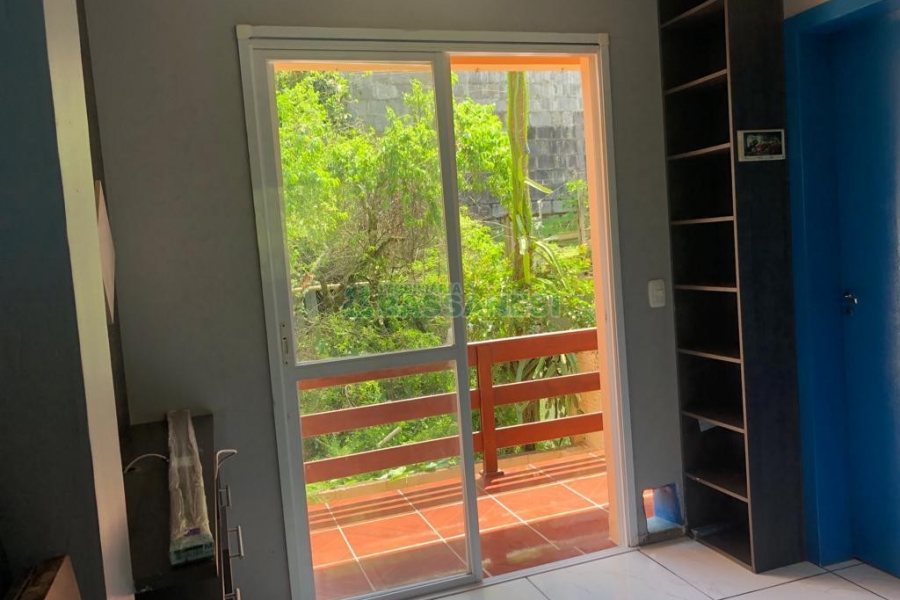 Sobrado com 180m², 2 dormitórios, 1 vaga, no bairro Charqueadas em Caxias do Sul para Comprar