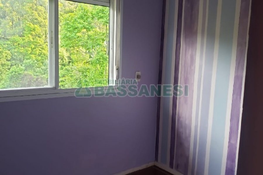 Sobrado com 180m², 2 dormitórios, 1 vaga, no bairro Charqueadas em Caxias do Sul para Comprar