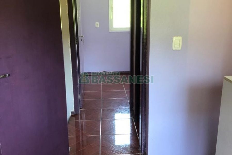 Sobrado com 180m², 2 dormitórios, 1 vaga, no bairro Charqueadas em Caxias do Sul para Comprar