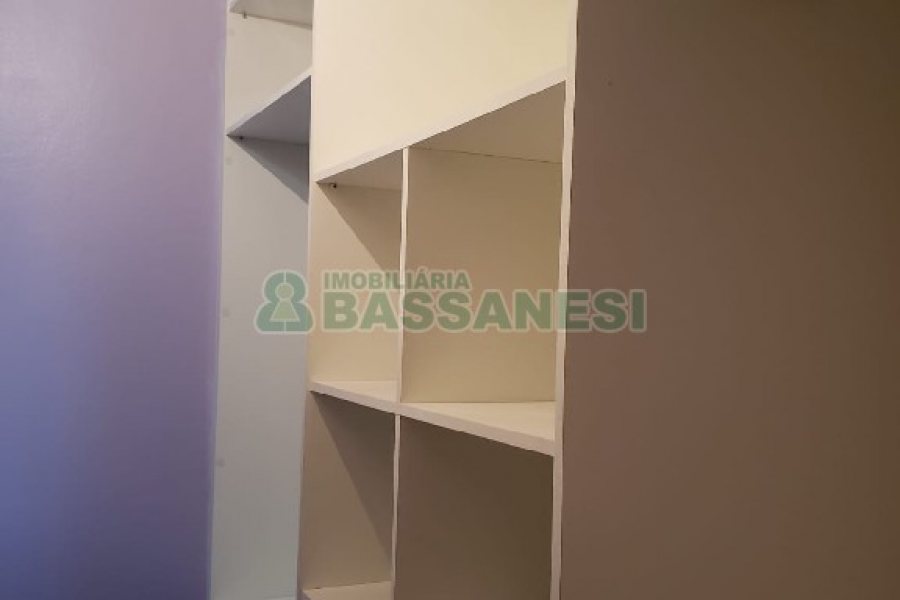 Sobrado com 180m², 2 dormitórios, 1 vaga, no bairro Charqueadas em Caxias do Sul para Comprar