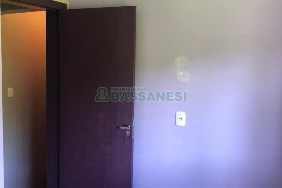 Sobrado com 180m², 2 dormitórios, 1 vaga, no bairro Charqueadas em Caxias do Sul para Comprar