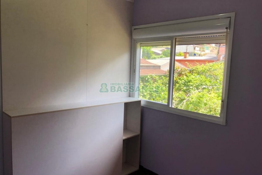 Sobrado com 180m², 2 dormitórios, 1 vaga, no bairro Charqueadas em Caxias do Sul para Comprar