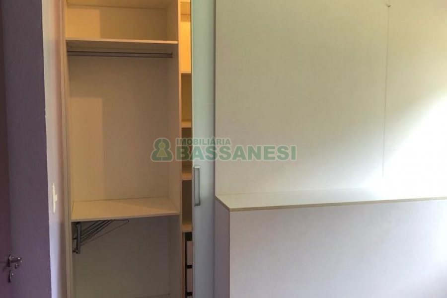 Sobrado com 180m², 2 dormitórios, 1 vaga, no bairro Charqueadas em Caxias do Sul para Comprar