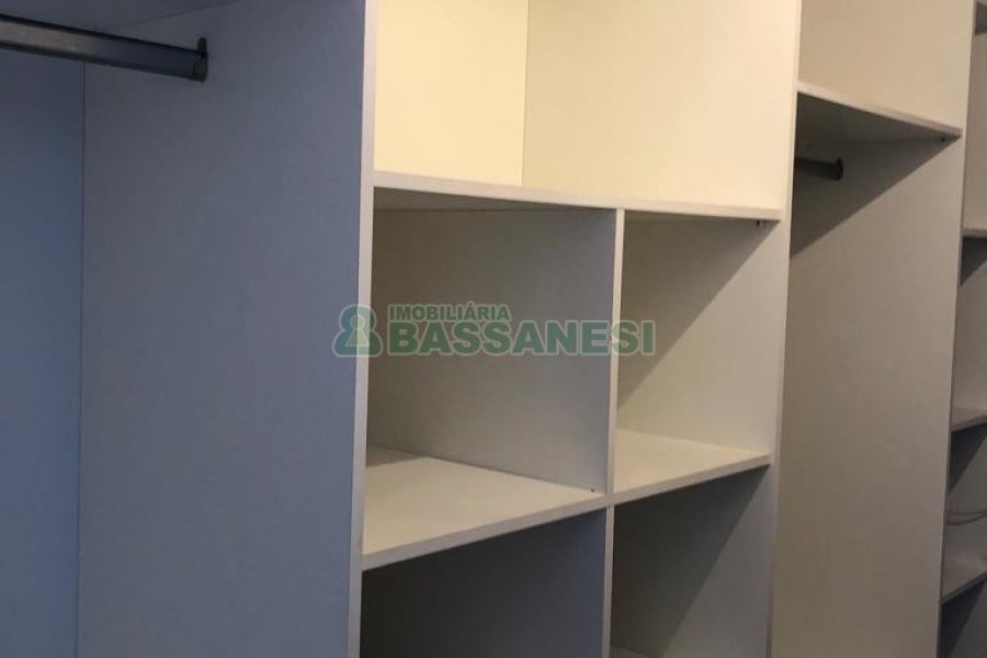 Sobrado com 180m², 2 dormitórios, 1 vaga, no bairro Charqueadas em Caxias do Sul para Comprar