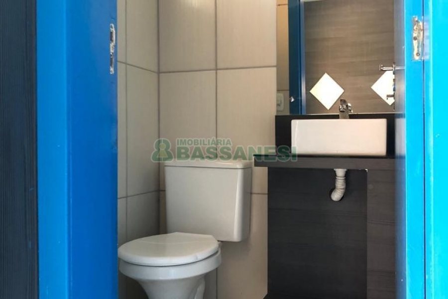 Sobrado com 180m², 2 dormitórios, 1 vaga, no bairro Charqueadas em Caxias do Sul para Comprar