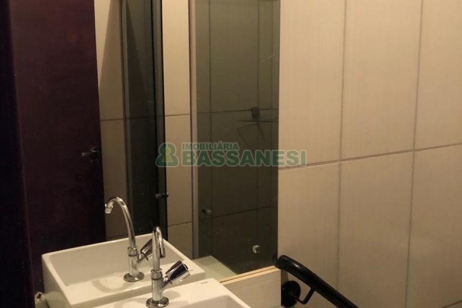 Sobrado com 180m², 2 dormitórios, 1 vaga, no bairro Charqueadas em Caxias do Sul para Comprar