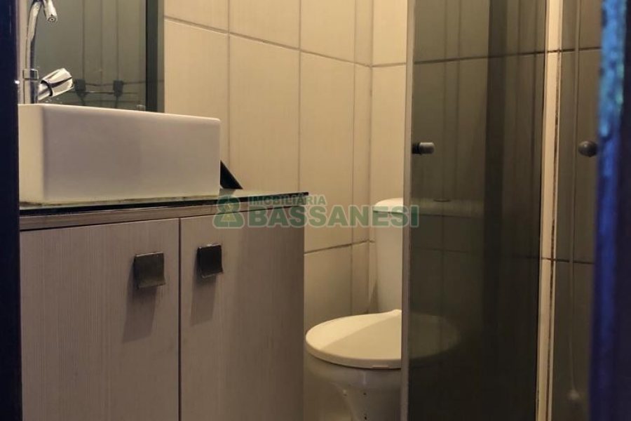 Sobrado com 180m², 2 dormitórios, 1 vaga, no bairro Charqueadas em Caxias do Sul para Comprar