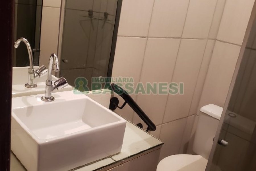 Sobrado com 180m², 2 dormitórios, 1 vaga, no bairro Charqueadas em Caxias do Sul para Comprar