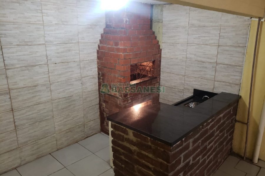 Sobrado com 180m², 2 dormitórios, 1 vaga, no bairro Charqueadas em Caxias do Sul para Comprar