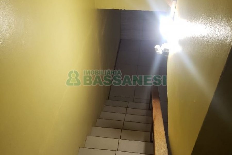 Sobrado com 180m², 2 dormitórios, 1 vaga, no bairro Charqueadas em Caxias do Sul para Comprar