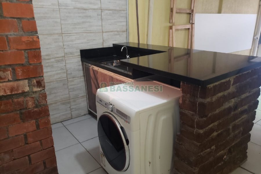 Sobrado com 180m², 2 dormitórios, 1 vaga, no bairro Charqueadas em Caxias do Sul para Comprar