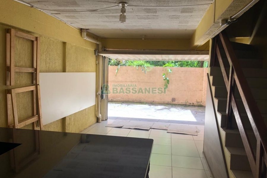 Sobrado com 180m², 2 dormitórios, 1 vaga, no bairro Charqueadas em Caxias do Sul para Comprar