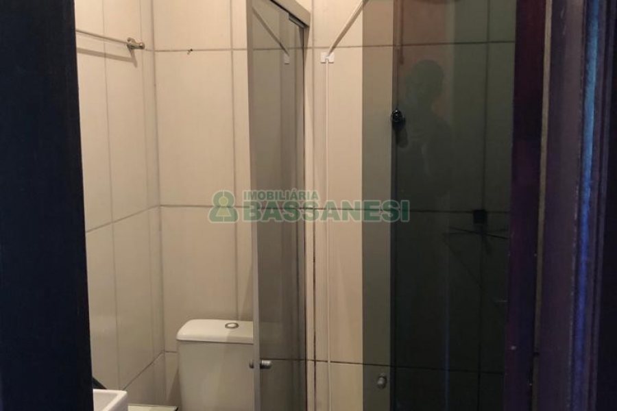 Sobrado com 180m², 2 dormitórios, 1 vaga, no bairro Charqueadas em Caxias do Sul para Comprar