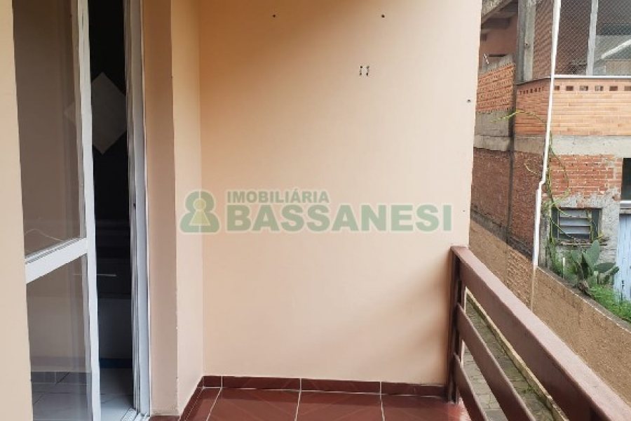 Sobrado com 180m², 2 dormitórios, 1 vaga, no bairro Charqueadas em Caxias do Sul para Comprar