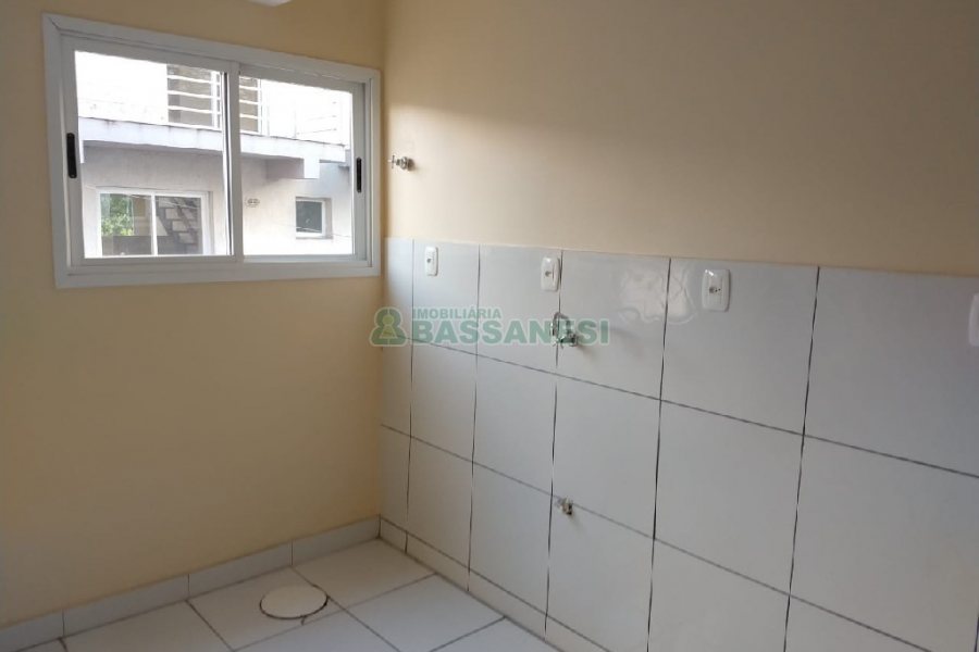 Sobrado com 57m², 2 dormitórios, 1 vaga, no bairro Santa Lúcia em Caxias do Sul para Comprar