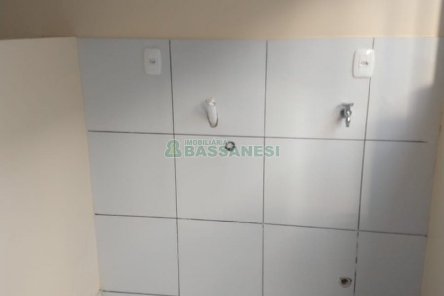 Sobrado com 57m², 2 dormitórios, 1 vaga, no bairro Santa Lúcia em Caxias do Sul para Comprar