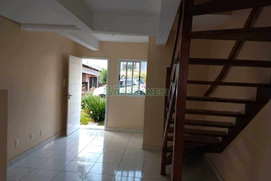 Sobrado com 57m², 2 dormitórios, 1 vaga, no bairro Santa Lúcia em Caxias do Sul para Comprar