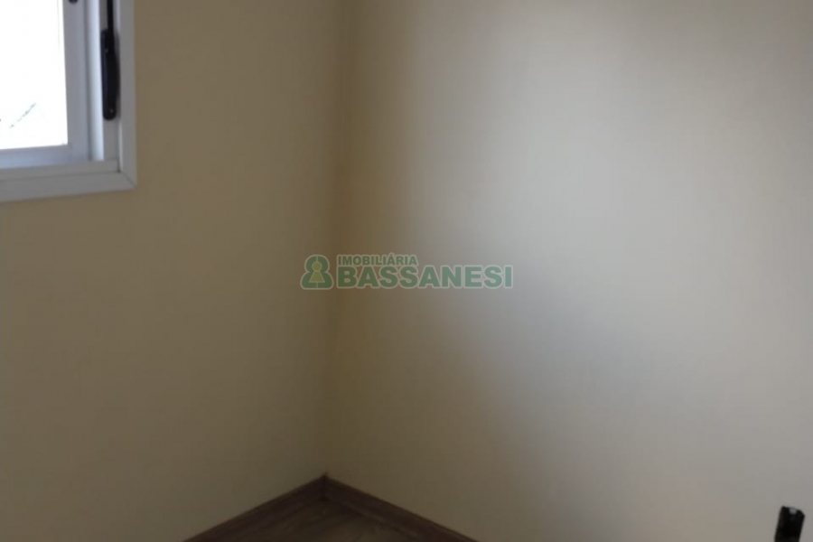 Sobrado com 57m², 2 dormitórios, 1 vaga, no bairro Santa Lúcia em Caxias do Sul para Comprar