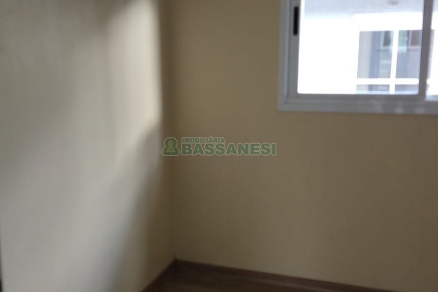 Sobrado com 57m², 2 dormitórios, 1 vaga, no bairro Santa Lúcia em Caxias do Sul para Comprar