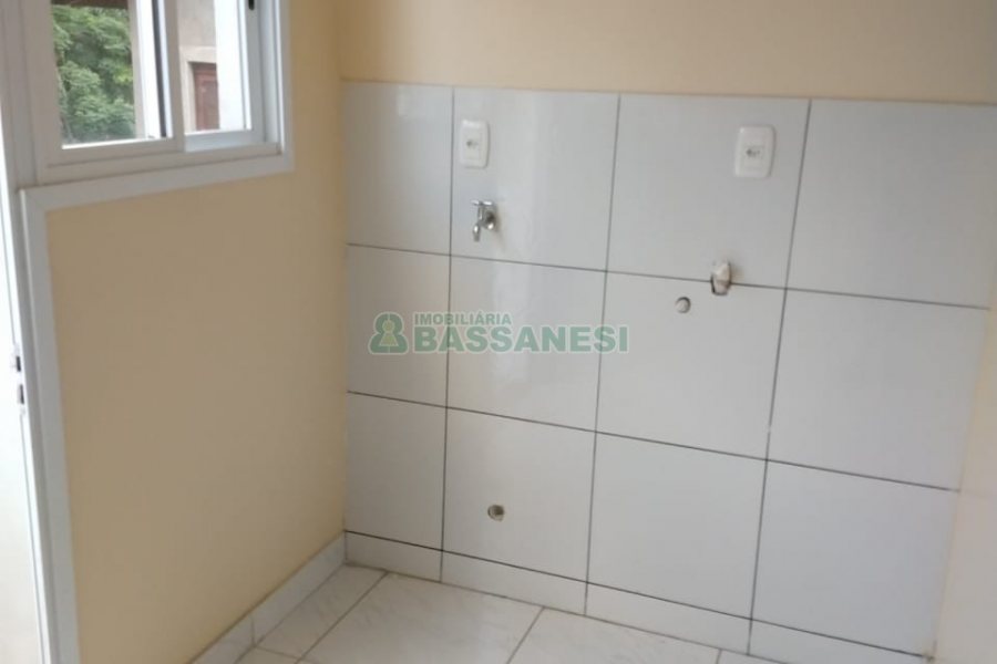 Sobrado com 57m², 2 dormitórios, 1 vaga, no bairro Santa Lúcia em Caxias do Sul para Comprar