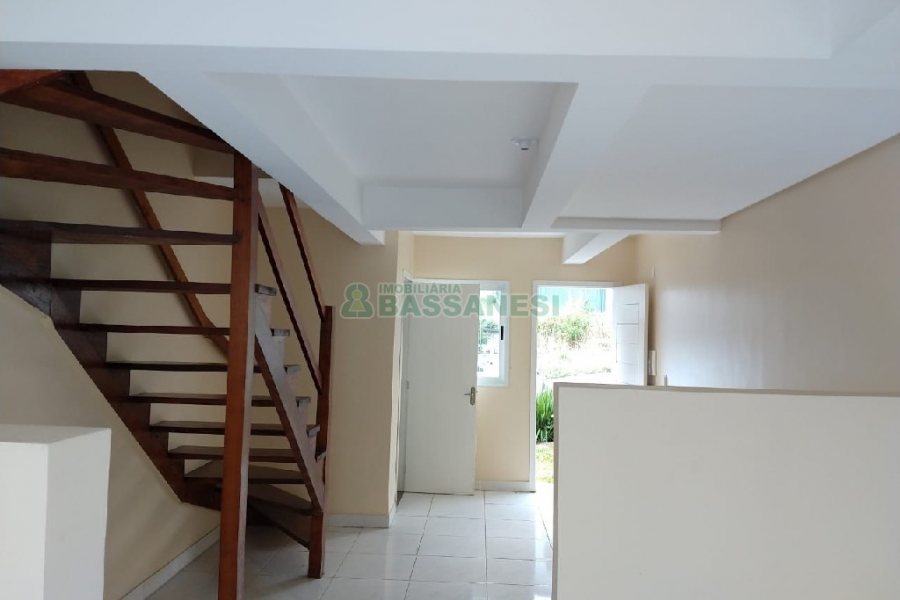 Sobrado com 57m², 2 dormitórios, 1 vaga, no bairro Santa Lúcia em Caxias do Sul para Comprar