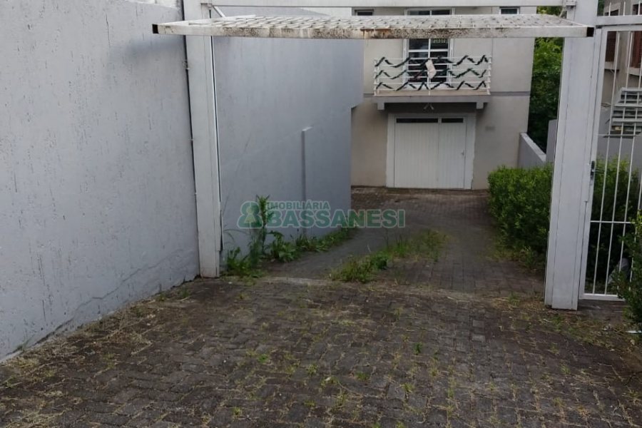 Sobrado com 57m², 2 dormitórios, 1 vaga, no bairro Santa Lúcia em Caxias do Sul para Comprar
