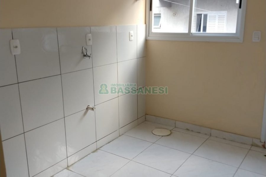 Sobrado com 57m², 2 dormitórios, 1 vaga, no bairro Santa Lúcia em Caxias do Sul para Comprar