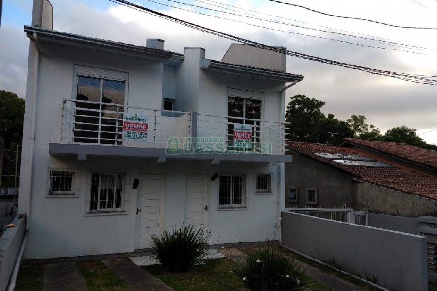 Sobrado com 57m², 2 dormitórios, 1 vaga, no bairro Santa Lúcia em Caxias do Sul para Comprar