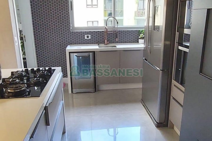 Apto Mobiliado com 116m², 3 dormitórios, 2 vagas, no bairro Santa Catarina em Caxias do Sul para Alugar