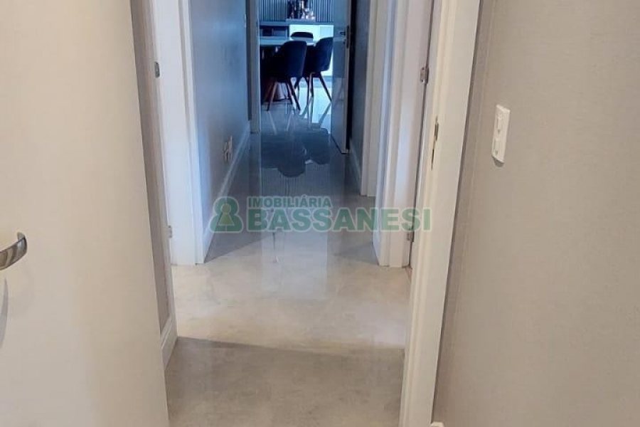 Apto Mobiliado com 116m², 3 dormitórios, 2 vagas, no bairro Santa Catarina em Caxias do Sul para Alugar