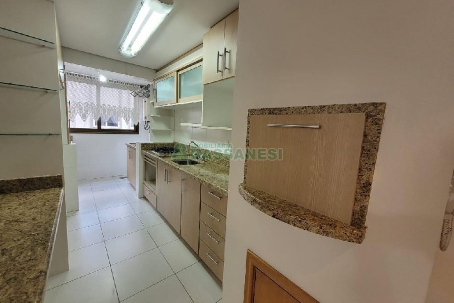 Apartamento com 82m², 2 dormitórios, 2 vagas, no bairro Rio Branco em Caxias do Sul para Comprar