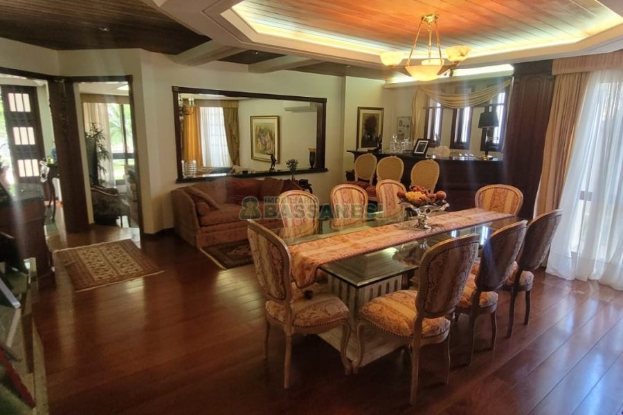Casa com 672m², 4 dormitórios, 5 vagas, no bairro Bela Vista em Caxias do Sul para Comprar