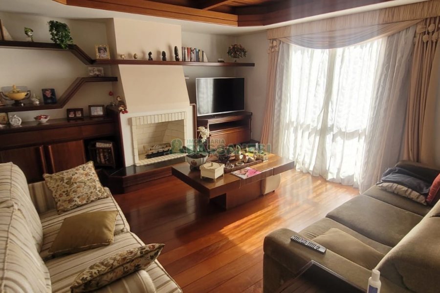 Casa com 672m², 4 dormitórios, 5 vagas, no bairro Bela Vista em Caxias do Sul para Comprar