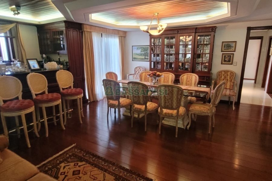 Casa com 672m², 4 dormitórios, 5 vagas, no bairro Bela Vista em Caxias do Sul para Comprar