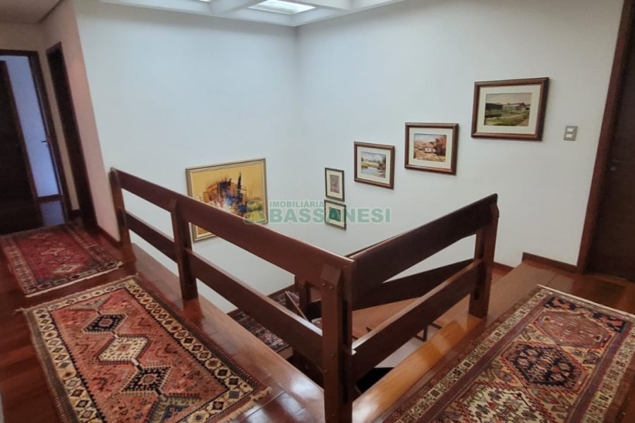 Casa com 672m², 4 dormitórios, 5 vagas, no bairro Bela Vista em Caxias do Sul para Comprar