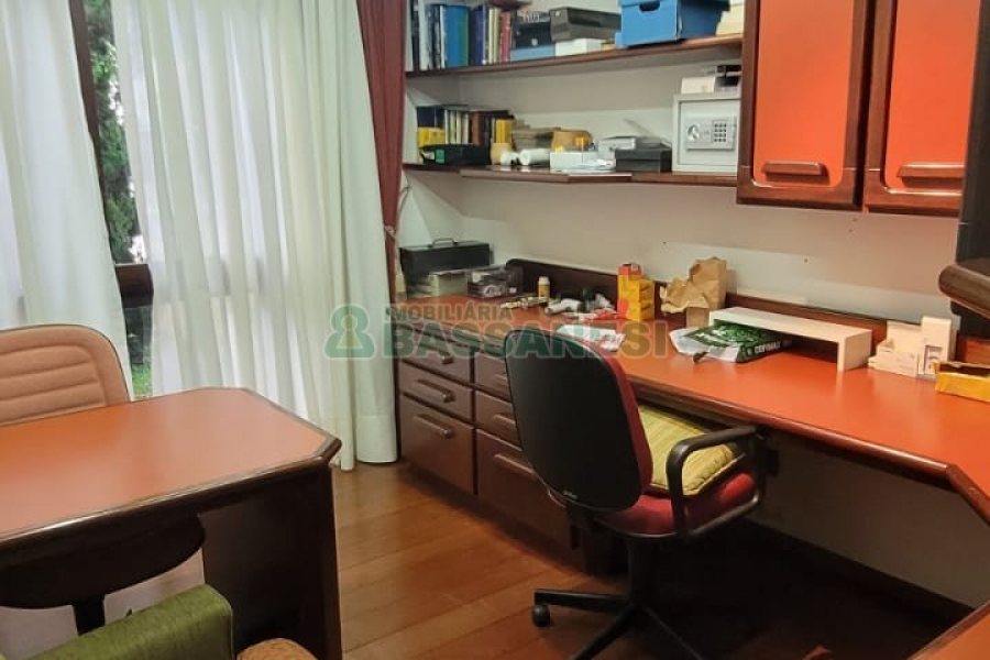 Casa com 672m², 4 dormitórios, 5 vagas, no bairro Bela Vista em Caxias do Sul para Comprar