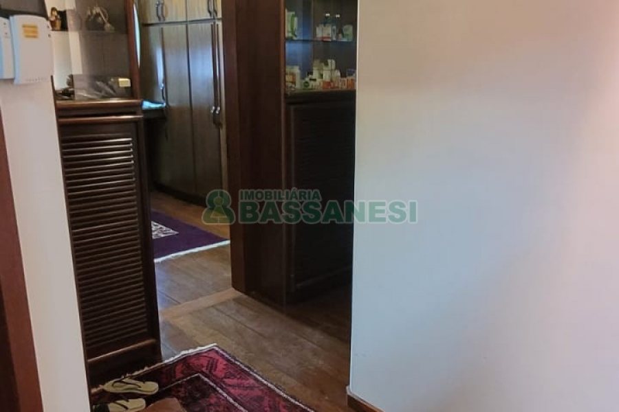 Casa com 672m², 4 dormitórios, 5 vagas, no bairro Bela Vista em Caxias do Sul para Comprar