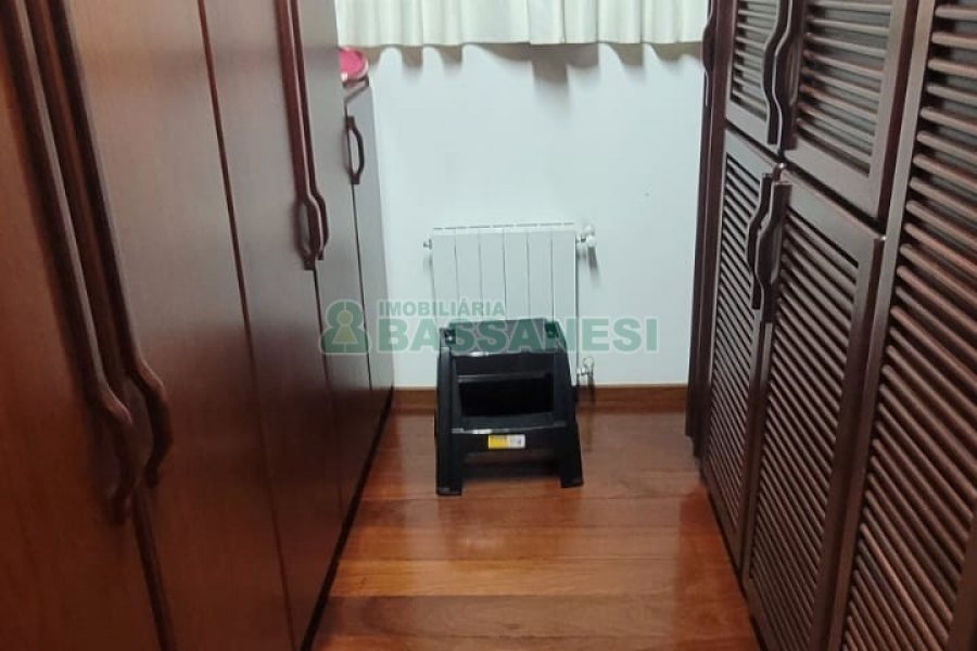 Casa com 672m², 4 dormitórios, 5 vagas, no bairro Bela Vista em Caxias do Sul para Comprar