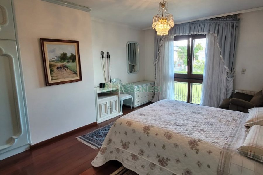 Casa com 672m², 4 dormitórios, 5 vagas, no bairro Bela Vista em Caxias do Sul para Comprar