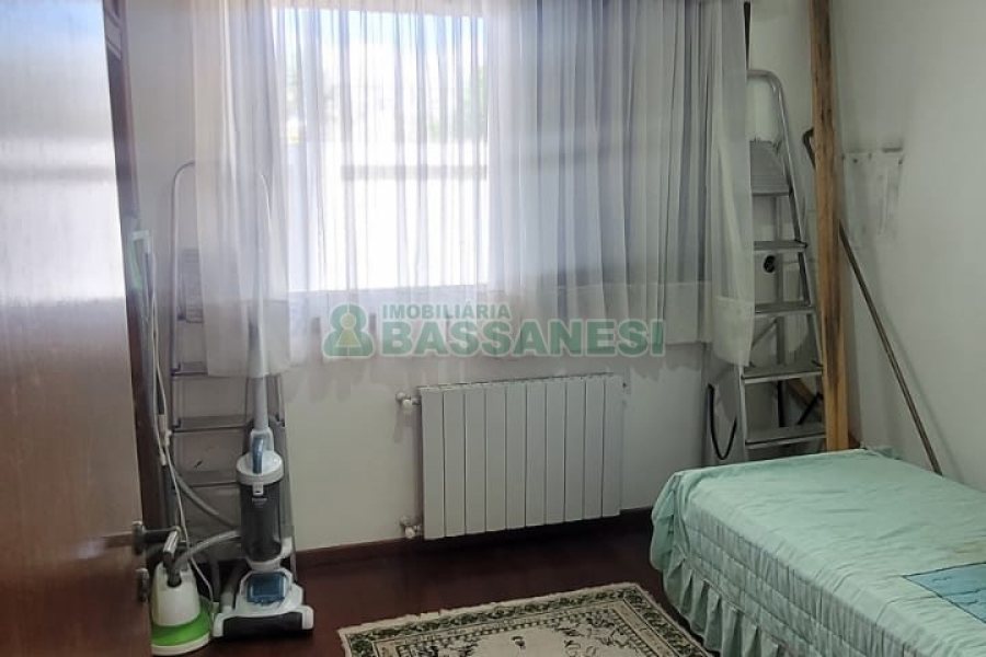 Casa com 672m², 4 dormitórios, 5 vagas, no bairro Bela Vista em Caxias do Sul para Comprar