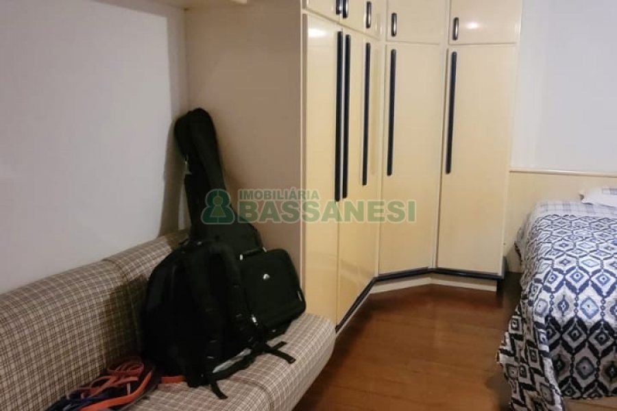 Casa com 672m², 4 dormitórios, 5 vagas, no bairro Bela Vista em Caxias do Sul para Comprar