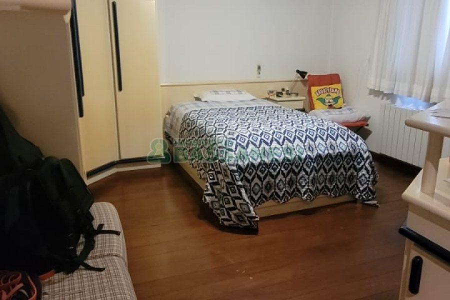 Casa com 672m², 4 dormitórios, 5 vagas, no bairro Bela Vista em Caxias do Sul para Comprar