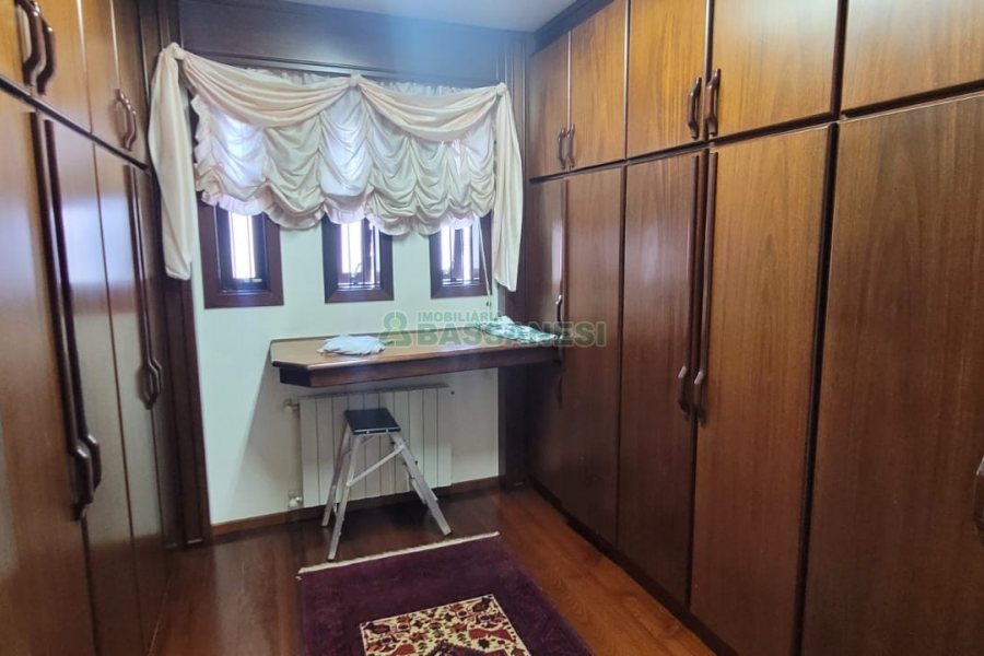 Casa com 672m², 4 dormitórios, 5 vagas, no bairro Bela Vista em Caxias do Sul para Comprar