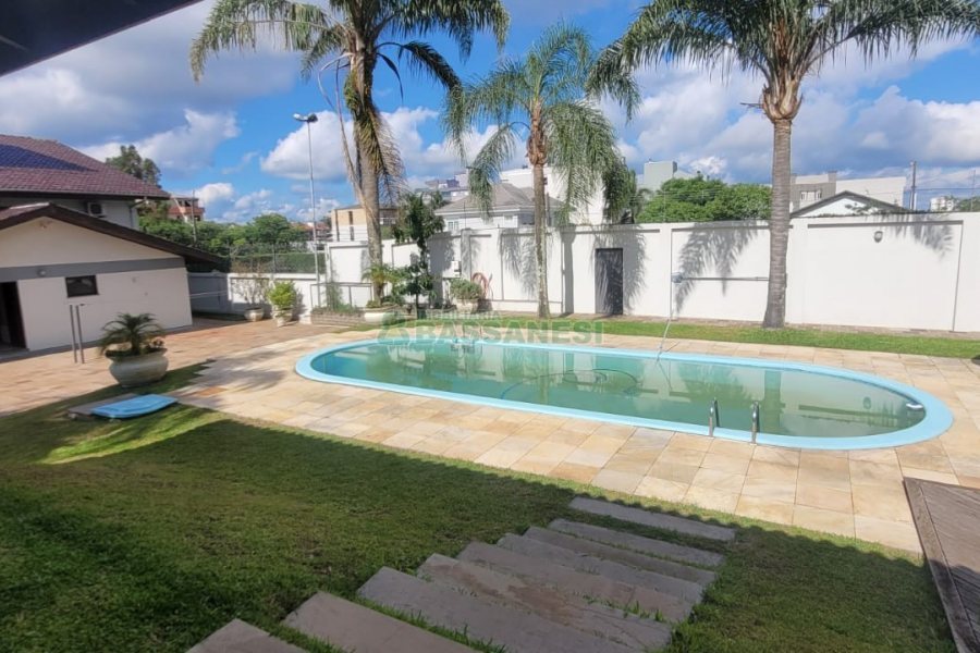 Casa com 672m², 4 dormitórios, 5 vagas, no bairro Bela Vista em Caxias do Sul para Comprar