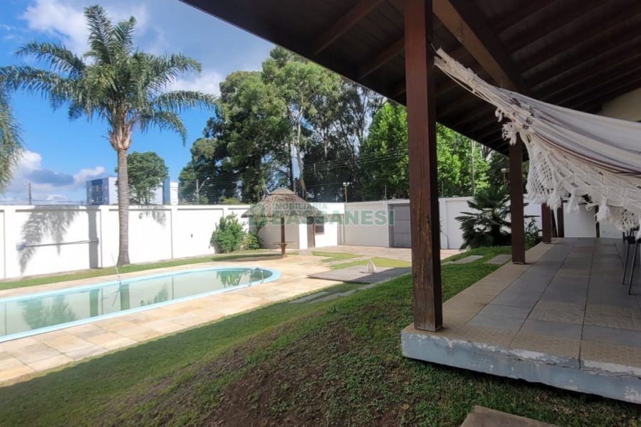 Casa com 672m², 4 dormitórios, 5 vagas, no bairro Bela Vista em Caxias do Sul para Comprar