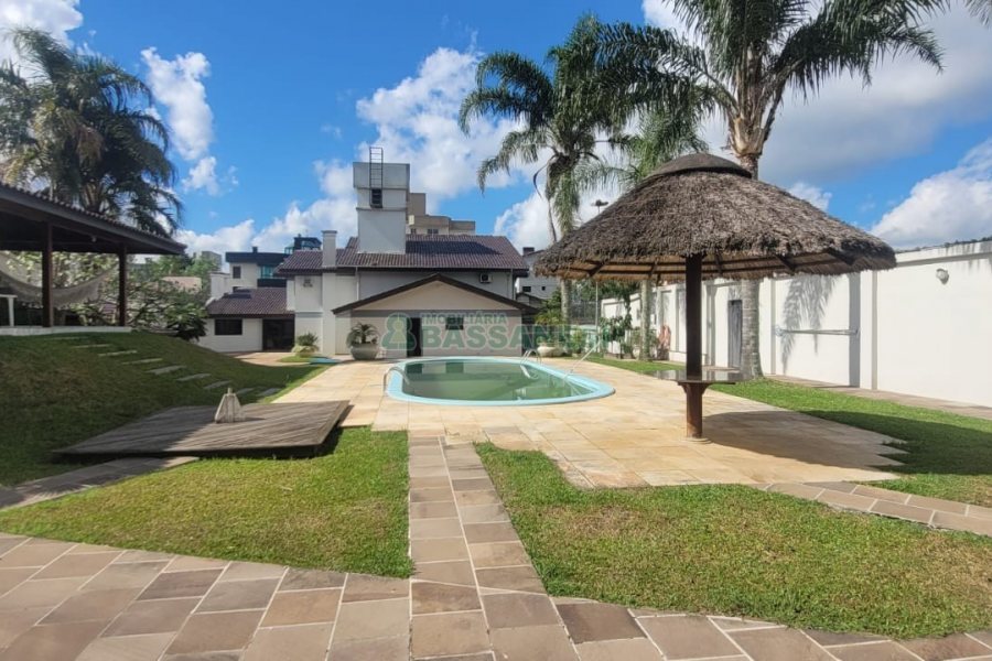 Casa com 672m², 4 dormitórios, 5 vagas, no bairro Bela Vista em Caxias do Sul para Comprar