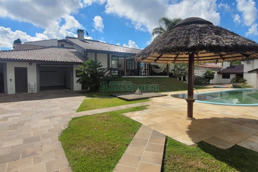 Casa com 672m², 4 dormitórios, 5 vagas, no bairro Bela Vista em Caxias do Sul para Comprar