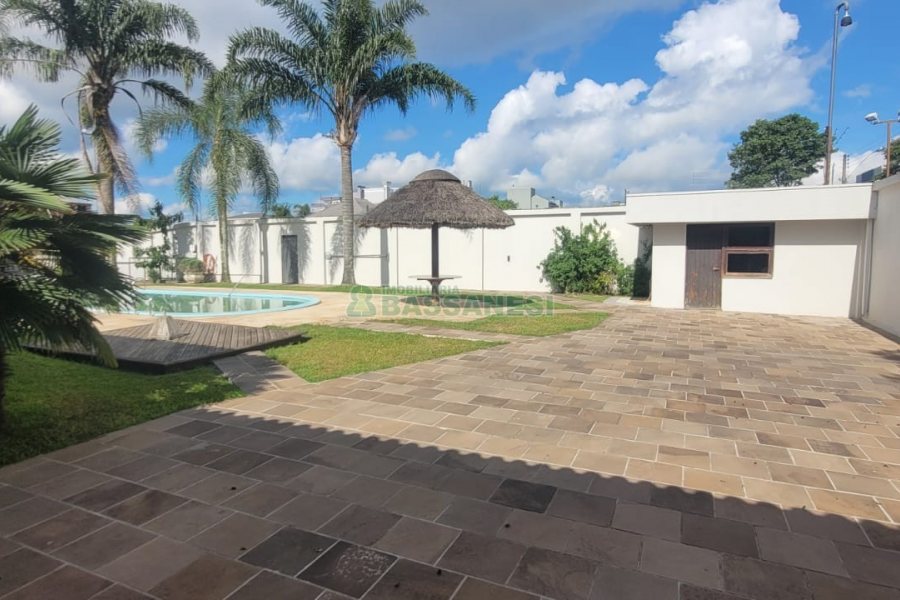 Casa com 672m², 4 dormitórios, 5 vagas, no bairro Bela Vista em Caxias do Sul para Comprar